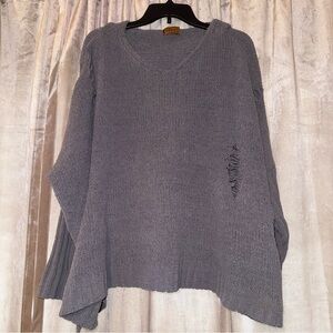 POL grey distressed knitted pullover